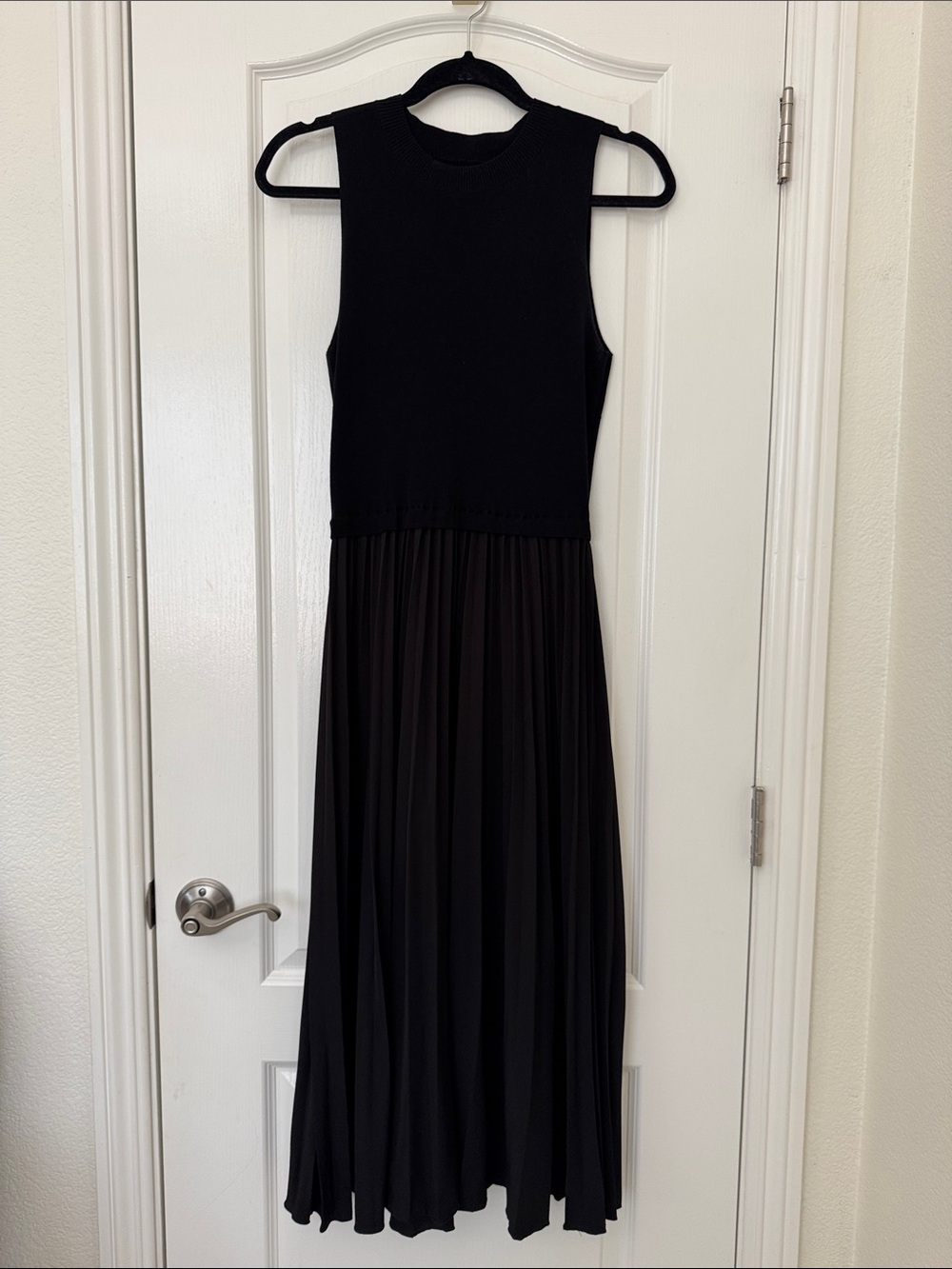 Amazon Black Sleeveless Pleated Maxi Dress